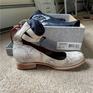 Freebird - Maribel - white snake - Brand new never worn